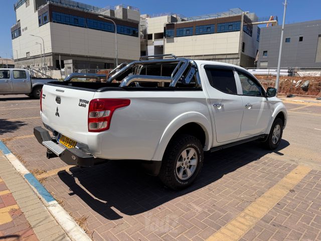 מיצובישי טרייטון / L200