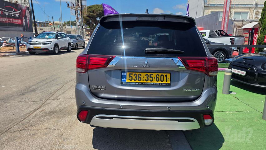 מיצובישי אאוטלנדר