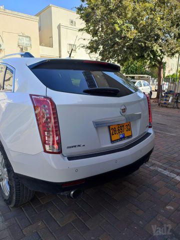 קאדילק SRX
