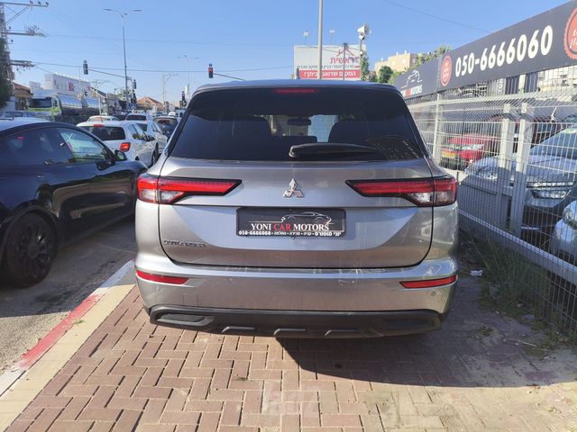 מיצובישי אאוטלנדר