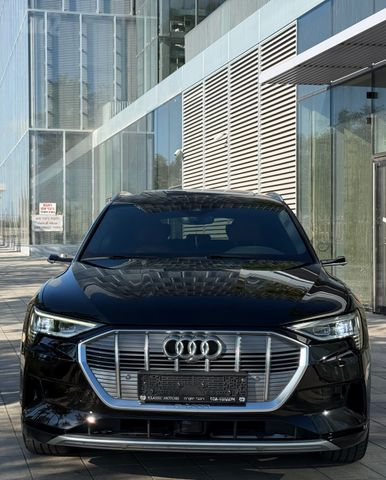 מודעת רכב אאודי E-tron 2