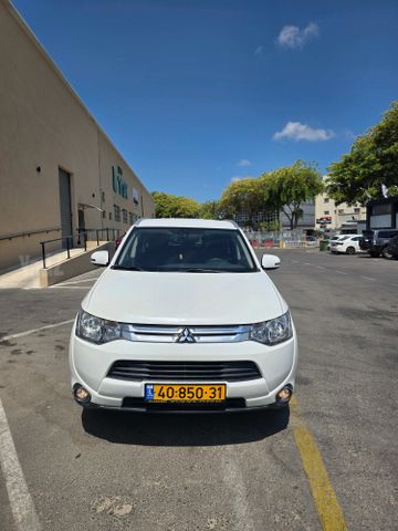 מיצובישי אאוטלנדר