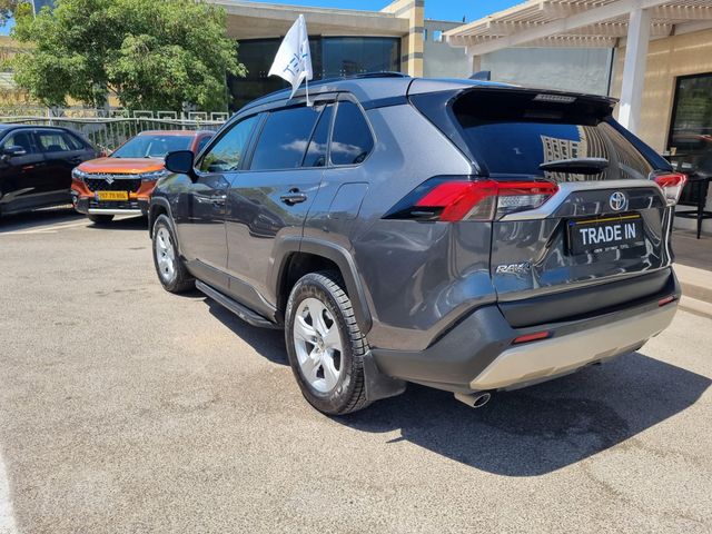 טויוטה RAV4