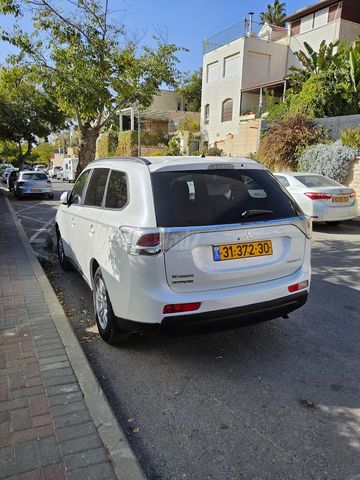 מיצובישי אאוטלנדר