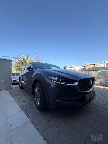 מודעת רכב מאזדה CX-30
