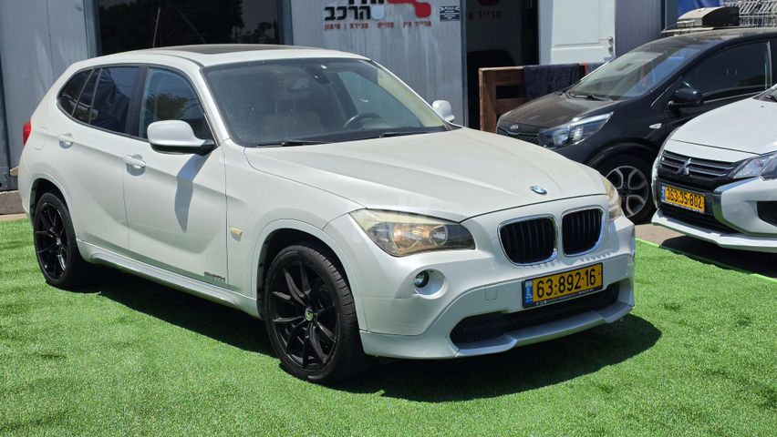ב מ וו X1