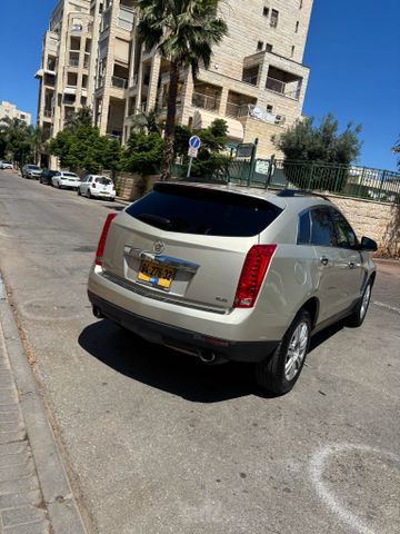 קאדילק SRX