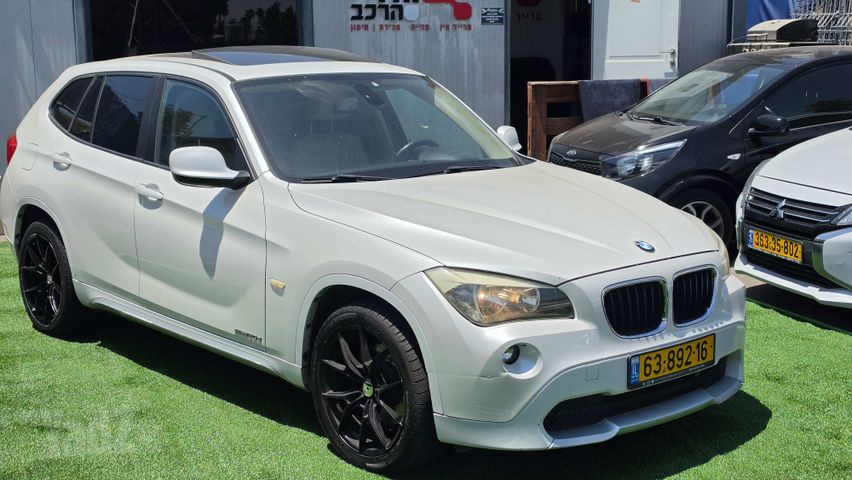 ב מ וו X1