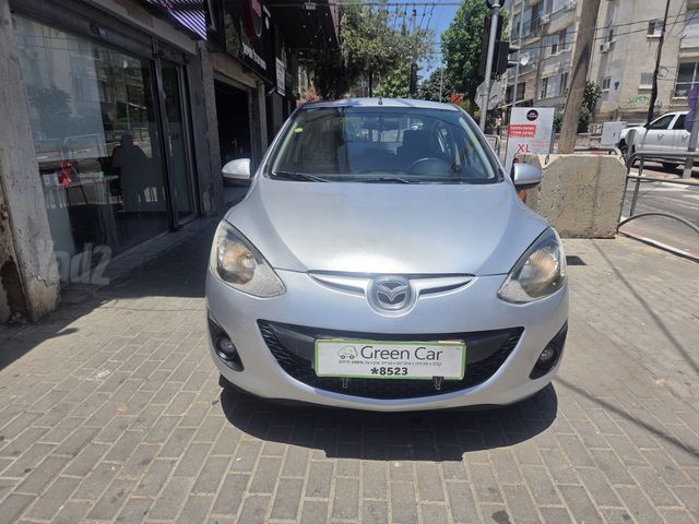 מודעת רכב מאזדה 2