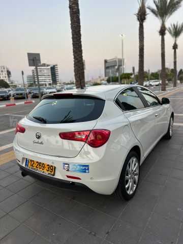 אלפא רומיאו ג'ולייטה