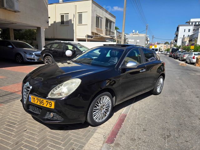 אלפא רומיאו ג'ולייטה