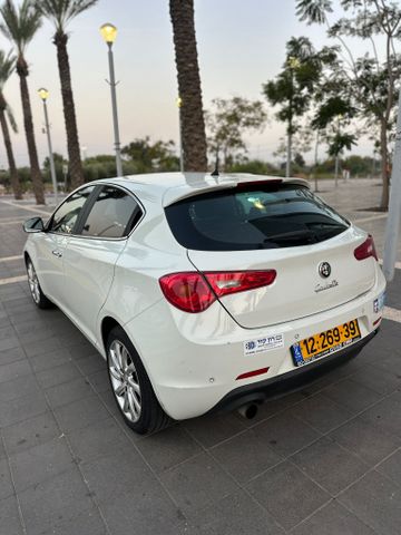 אלפא רומיאו ג'ולייטה