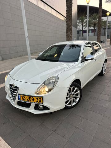 מודעת רכב אלפא רומיאו ג'ולייטה