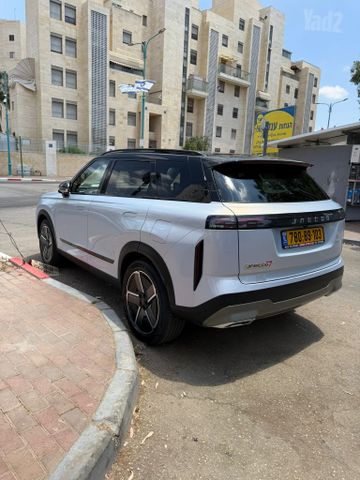 ג'אקו J7