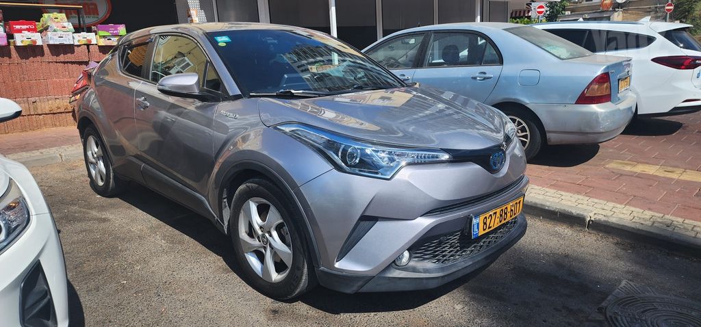 מודעת רכב טויוטה C-HR