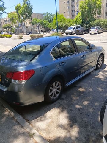 סובארו B4/לגאסי