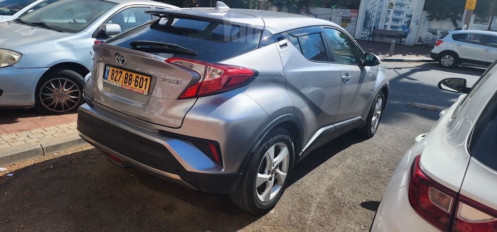 מודעת רכב טויוטה C-HR