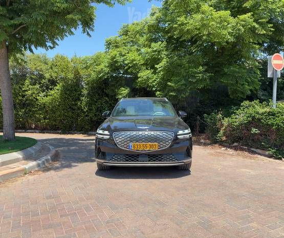 מודעת רכב ג'נסיס GV70