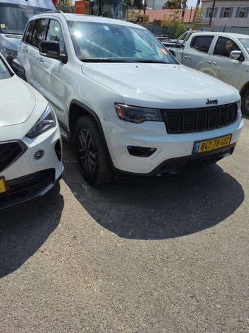 מודעת רכב ג'יפ גרנד צ'ירוקי