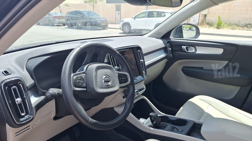 מודעת רכב וולוו XC40 1