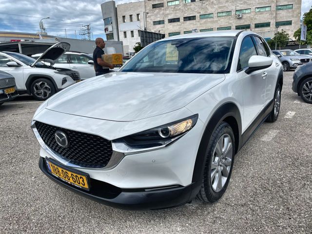 מודעת רכב מאזדה CX-30 1