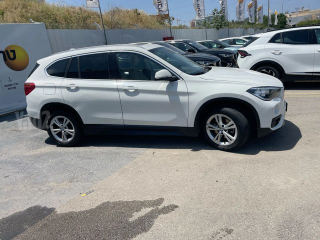 ב מ וו X1