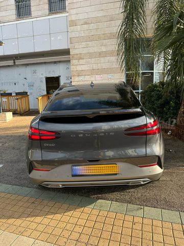 מודעת רכב ג'נסיס GV60 1