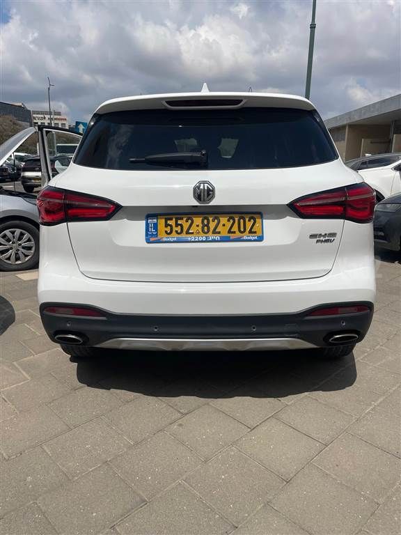 מודעת רכב אם ג'י EHS PHEV 2