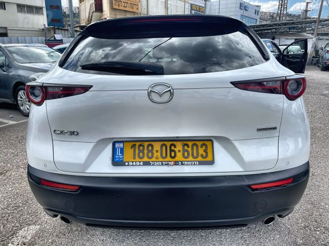 מודעת רכב מאזדה CX-30 2