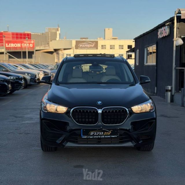 ב מ וו X1