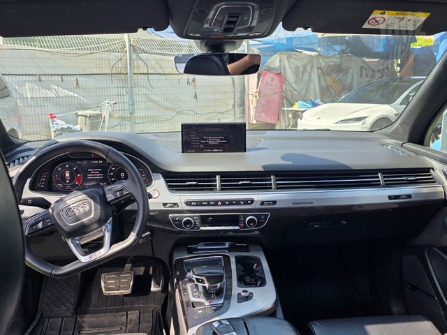 אאודי SQ7