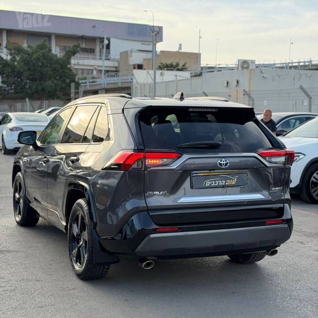 טויוטה RAV4