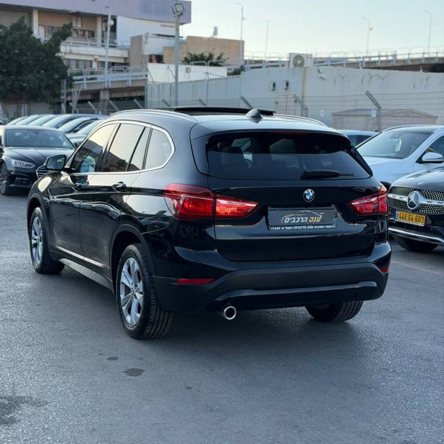 ב מ וו X1