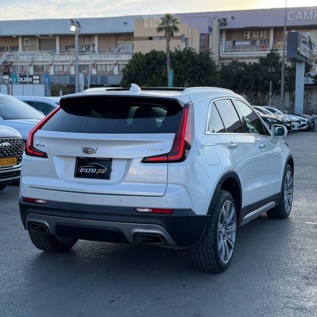 קאדילק XT4