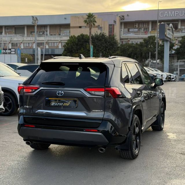 טויוטה RAV4