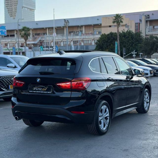 ב מ וו X1