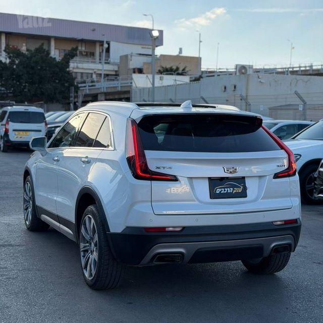 קאדילק XT4