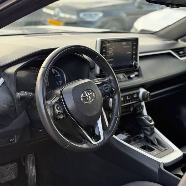 טויוטה RAV4