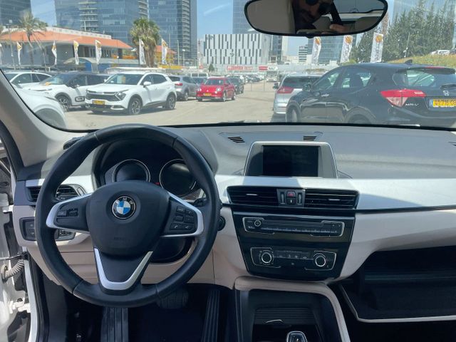 ב מ וו X1