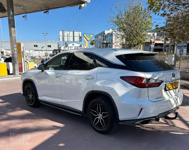 RX Luxury 200t אוט׳ 2.0 (238 כ״ס)