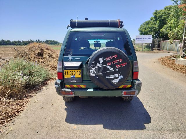 טויוטה לנד קרוזר