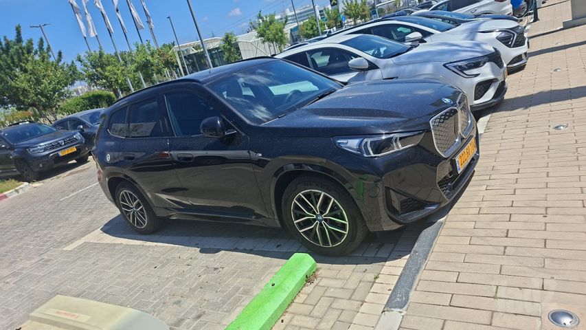 מודעת רכב ב מ וו IX1