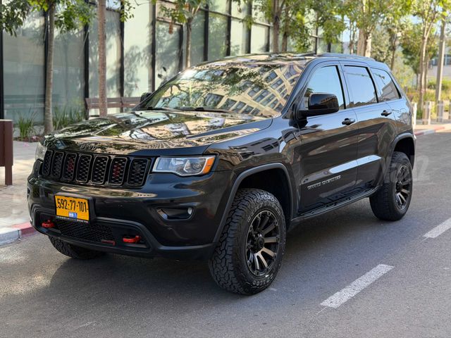 מודעת רכב ג'יפ גרנד צ'ירוקי