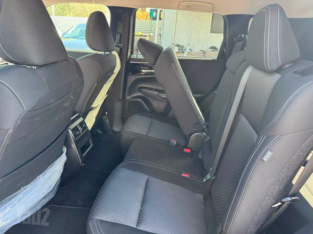 אאוטלנדר Executive אוט׳ 2.5 (181 כ״ס)