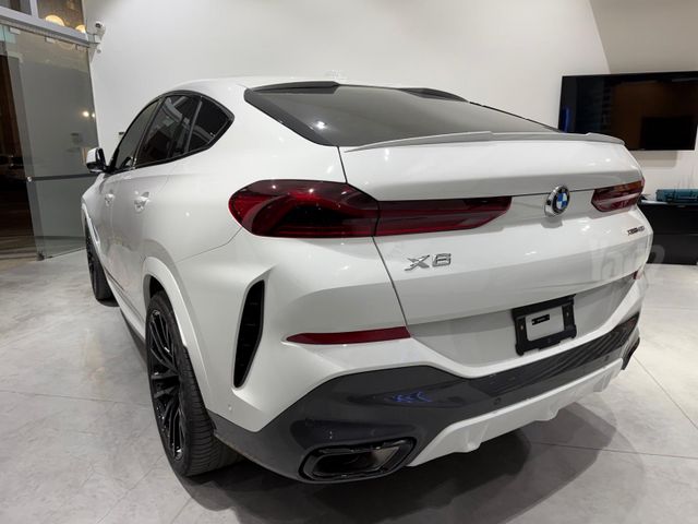 ב מ וו X6
