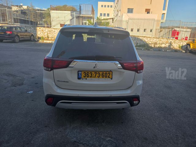 מיצובישי אאוטלנדר