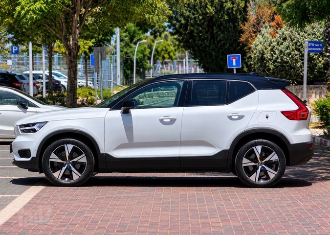 וולוו XC40