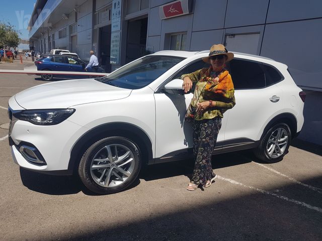 מודעת רכב אם ג'י EHS PHEV