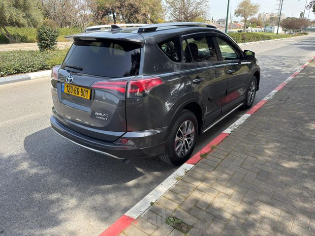 טויוטה RAV4