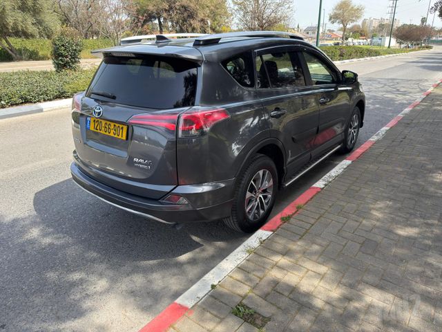 טויוטה RAV4